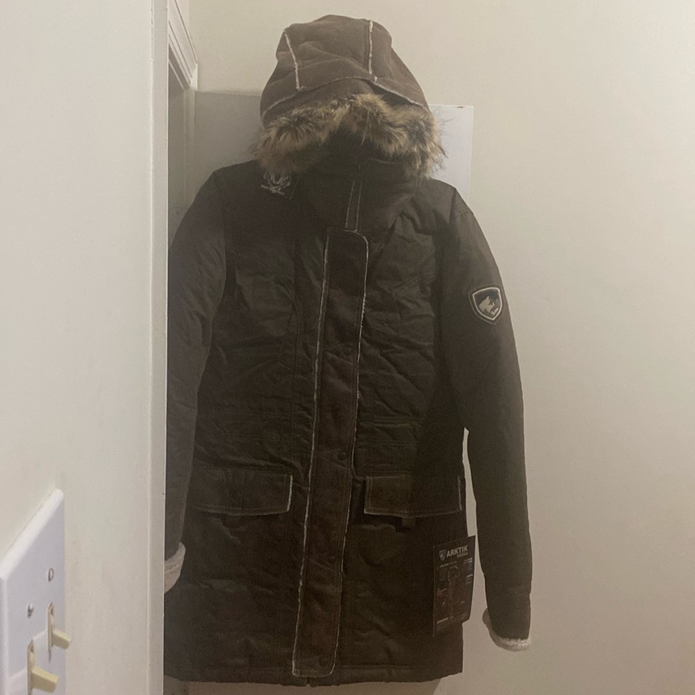 Brand new ARKTIK PARKA coat. Super cozy and warm🌺 Size small.